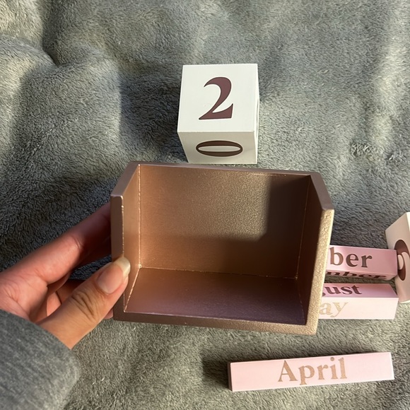 Small desk block calendar - Picture 3 of 3